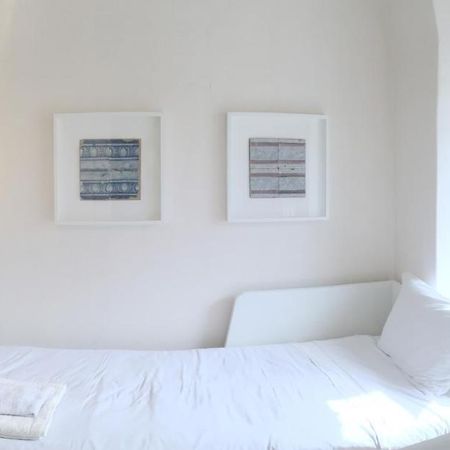 Room Atalaia- Ideal For Single Lisbon Bagian luar foto