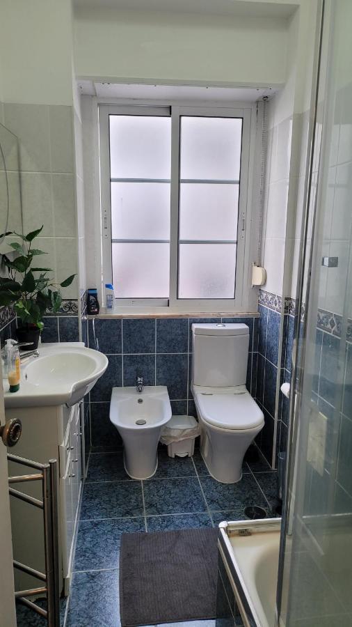 Room Atalaia- Ideal For Single Lisbon Bagian luar foto