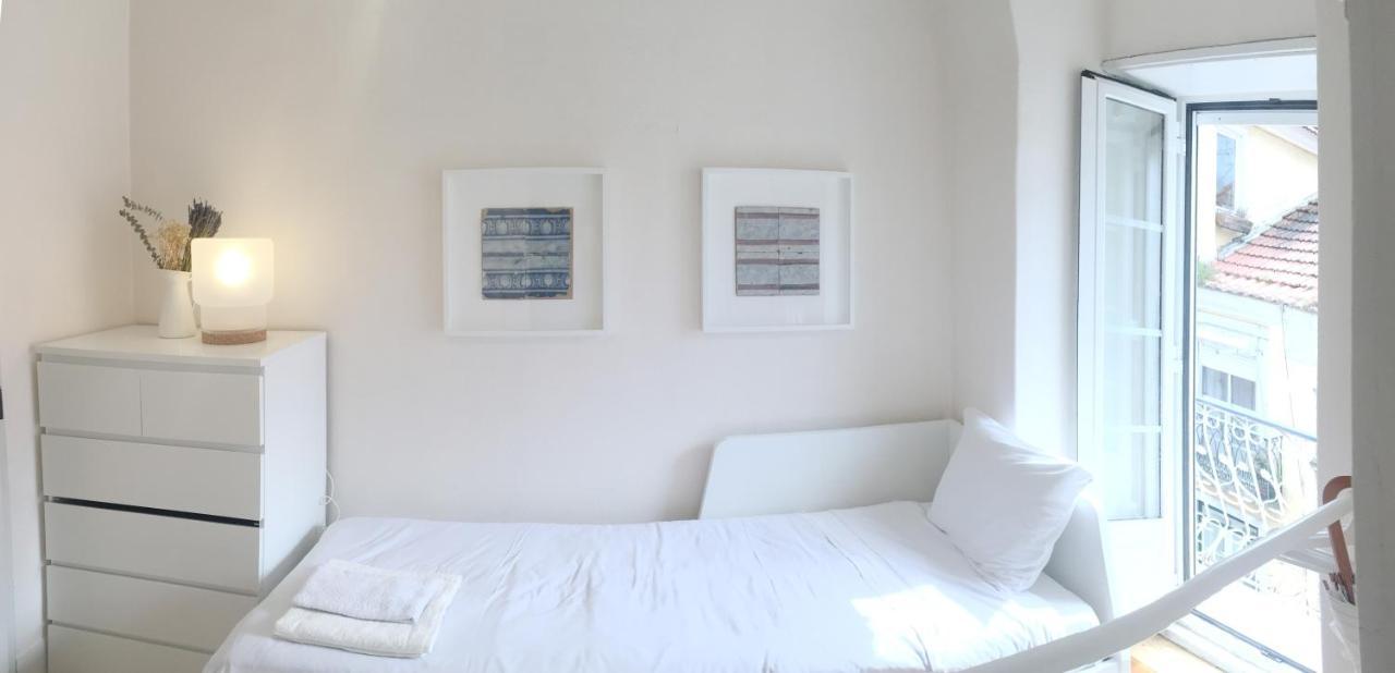 Room Atalaia- Ideal For Single Lisbon Bagian luar foto